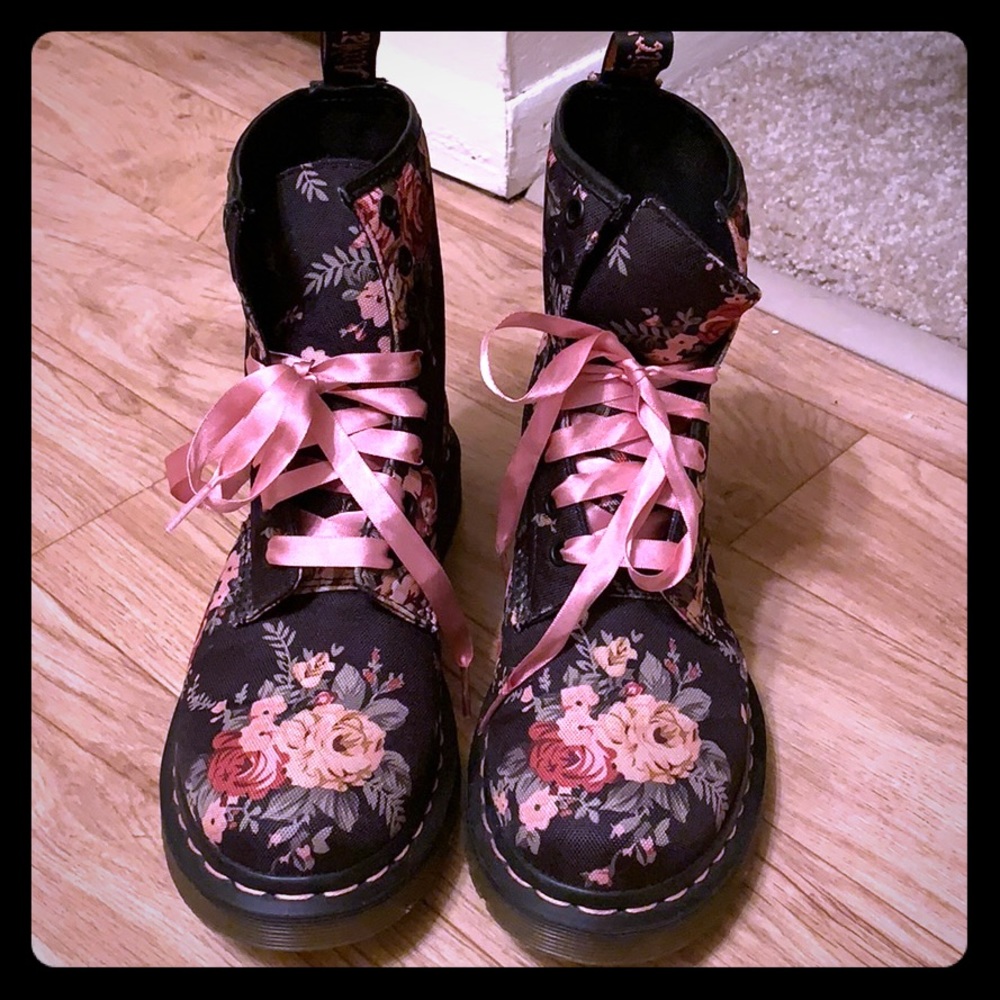 Dr. Martens Woman’s boots - Rose print